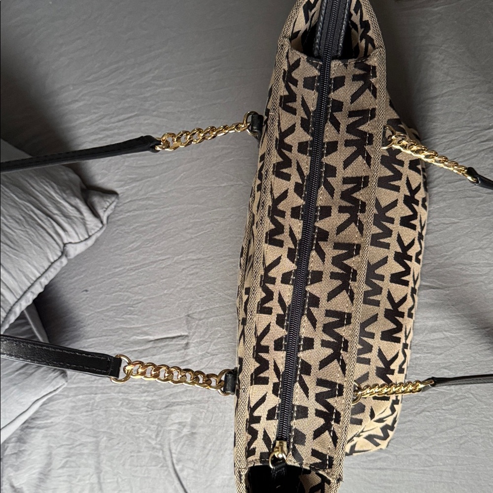 Michael Kors Signature Black and Tan Tote - Picture 2 of 16